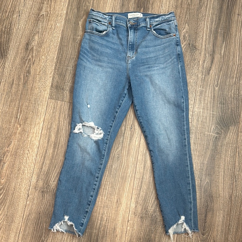 Abercrombie & Fitch Blue Cropped Distressed Jeans